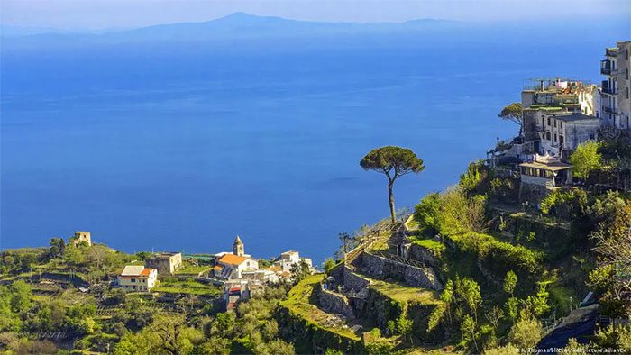 To this day, the Bay of Naples remains a popular tourist destination.