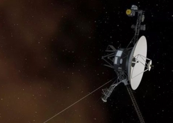 voyager 2 reestablishes contact with earth 129070