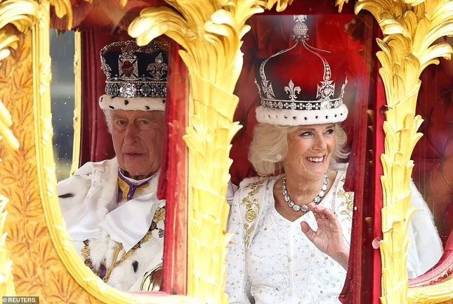 King Charles and Queen Camilla returning to Buckingham Palace in their new roles