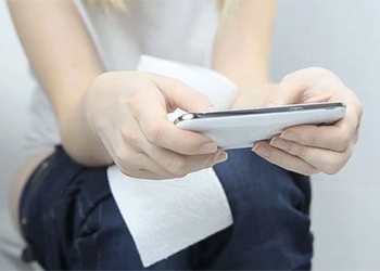 what happens when you bring your mobile phone into the toilet 127148