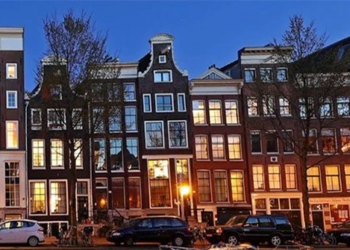 why dutch people often dont close the curtains when at home 127811