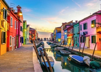 why the city of noi venice near 2000 years still using wooden foundations 127644