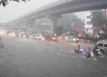 why the heavy rain in hanoi damages drainage system 128258