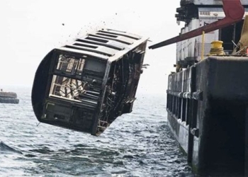 why the old subway trains in new york are no longer in use are being thrown into the sea 127813