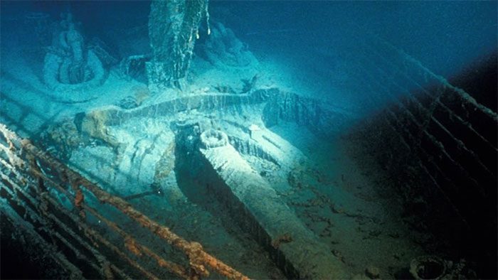 The Titanic wreck, sunk in 1912, was discovered at the ocean's bottom in 1985.