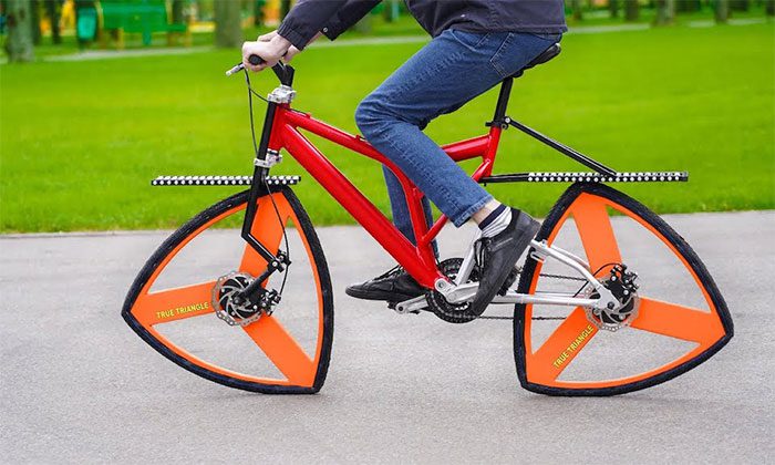 Sergii creates a bicycle model that can be ridden with minimal vertical movement.
