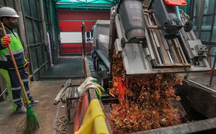 Globally, approximately 1.4 billion tons of food are wasted each year