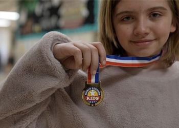 10 year old girl sets world record with an unusually large body part 126709