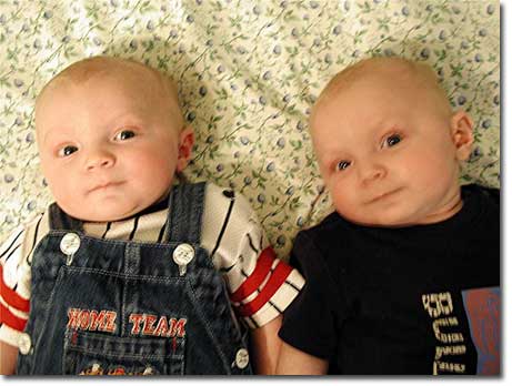 19sinhdoi twins