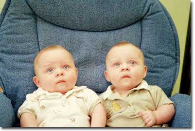 21sinhdoi twins