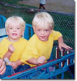 3sinhdoi twins