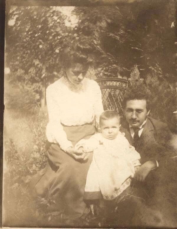Hans Albert with his parents as a child.