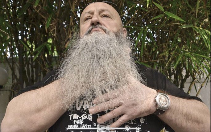 The heaviest weight lifted by a beard