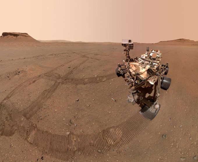 Perseverance Rover takes a selfie on Mars with sample tubes at the cache.