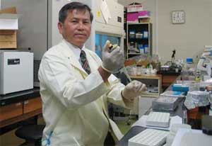 Professor Truong Uyen Ninh.