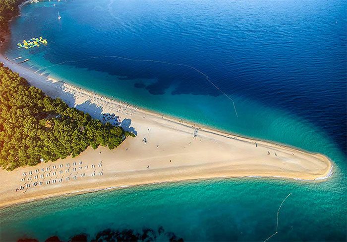 Popular activities include windsurfing and kitesurfing.