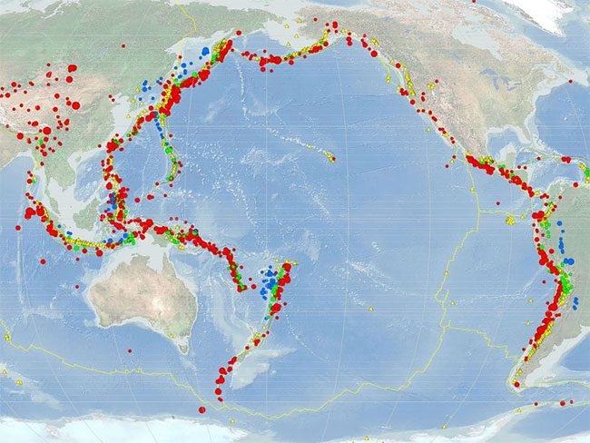 Map recording earthquakes over 7 magnitude from 1900 to 2013.