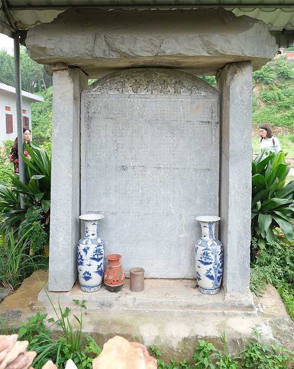 Stone stele of Tĩnh Lự Pagoda built by Lord Trịnh Tráng during the pagoda's restoration