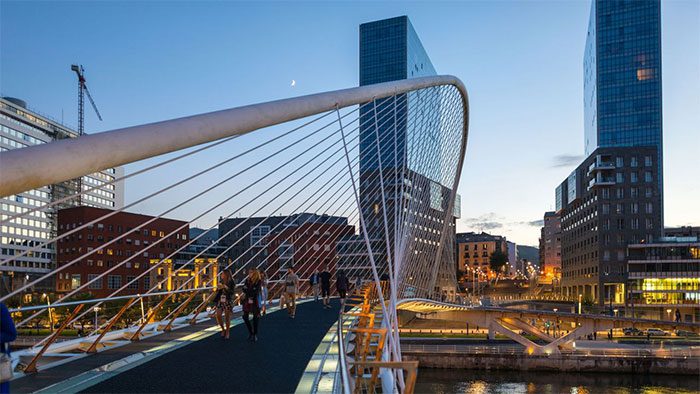 Bilbao recorded a peak temperature of 24.9°C.