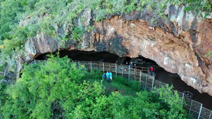 border cave