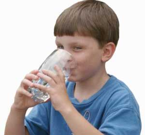 Children drinking 2 glasses of mineral water/day can protect stronger, healthier teeth