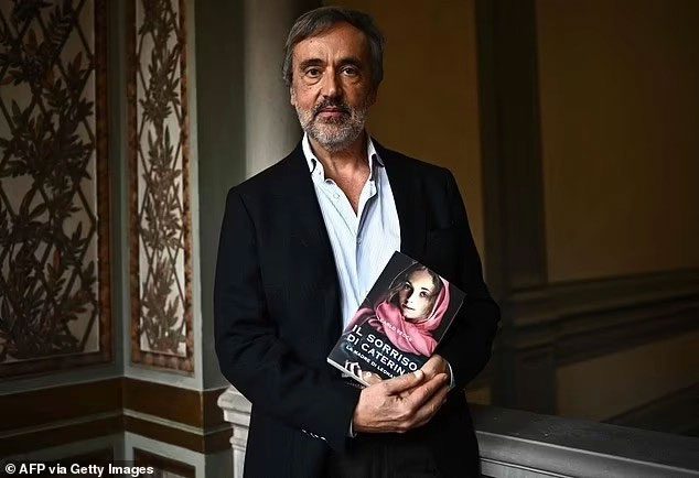Professor Carlo Vecce launching his book about Leonardo da Vinci's mother.