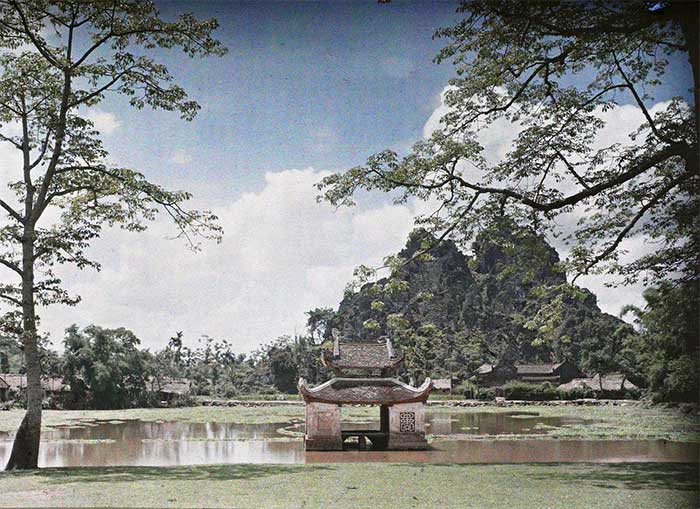 The rustic beauty of Thầy Pagoda over a century ago.