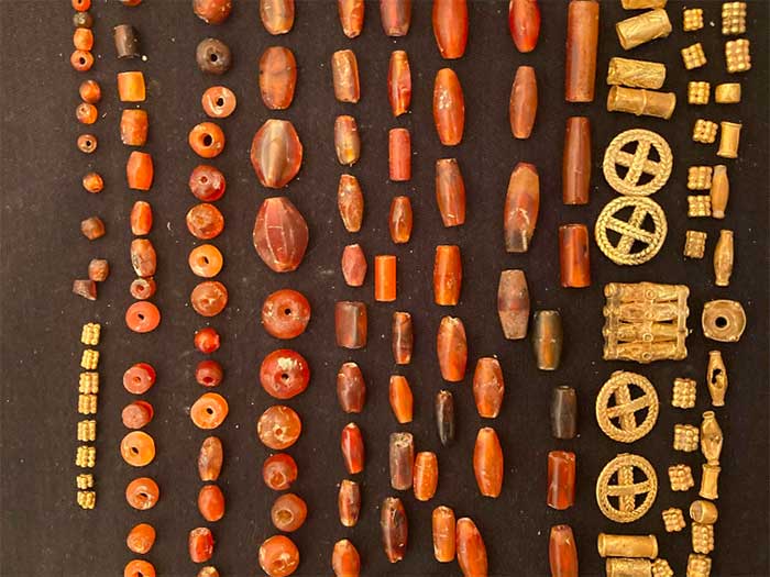 Valuable artifacts found in the mysterious tomb in Armenia