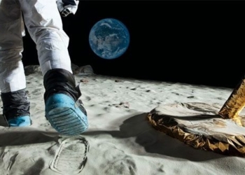 currently who owns the moon 124703
