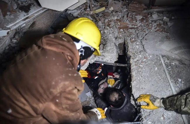 Turkish rescue teams pulling survivors from the rubble after the earthquake.