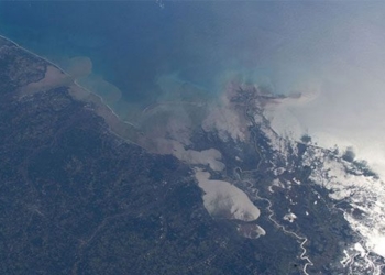 data from computer shows sea water level changes in a year of 365 million swimming pools 126493