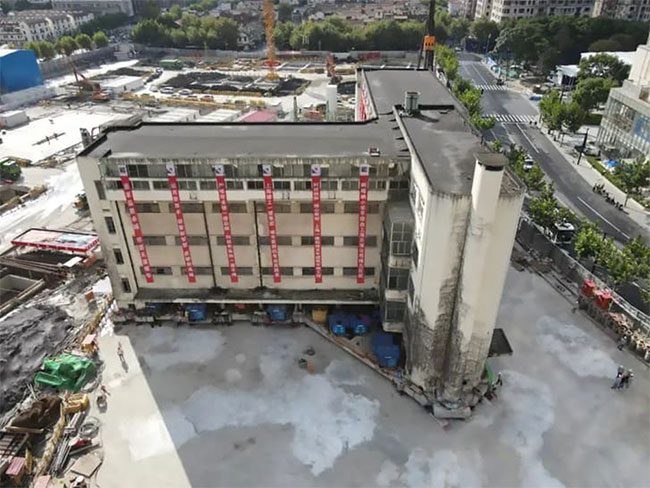 An aerial view of the Shanghai Lagena Primary School building.