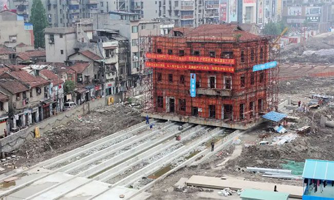 100-year-old structure, weighing 3,800 tons relocated using supports in Shanghai, China