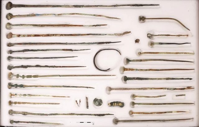 In addition to ceramics, archaeologists found various jewelry items in the well.
