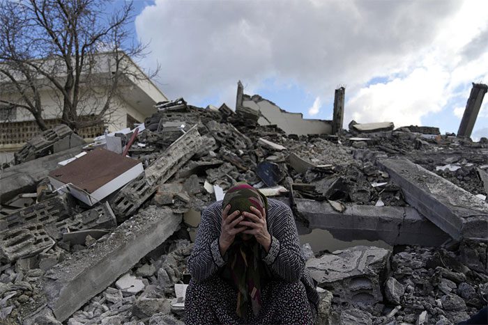 These collapsed buildings generated 100 million m3 of debris