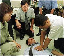Individuals experiencing sudden death need to know the correct initial first aid
