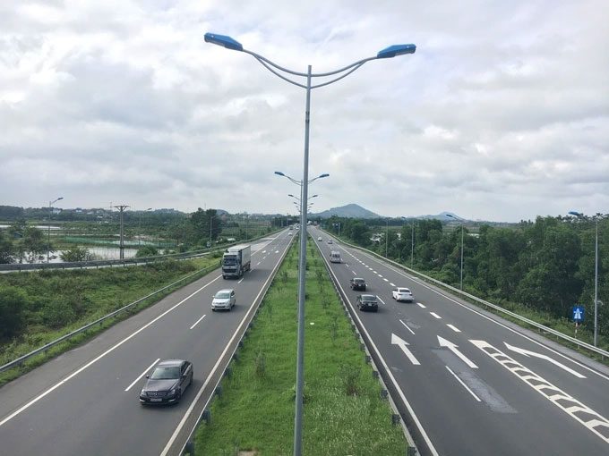  Trees planted along the Nội Bài - Lào Cai highway. 