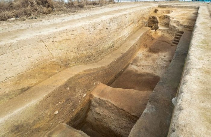 6,000-year-old moat at the Suyang archaeological site, Yichang County.