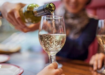 expert warns about extremely dangerous drinking habits in young people 125342