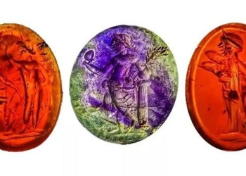 found 2 000 year old precious stone in temporary bathhouse 125589