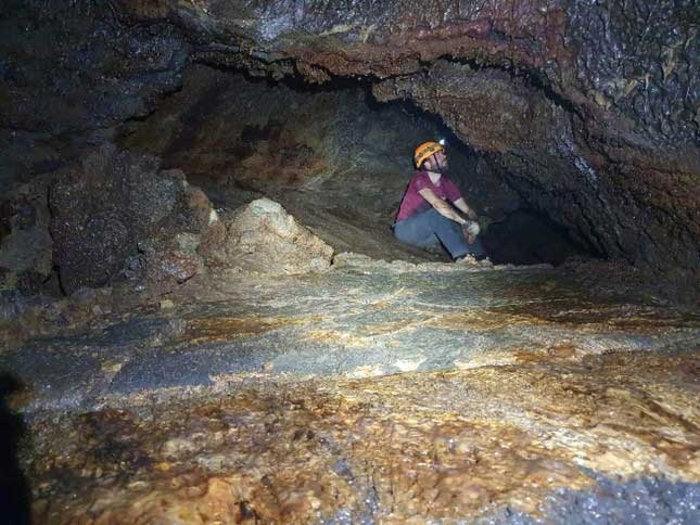 Survey experts in Cave C7.