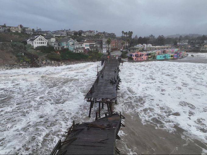 Heavily damaged area in Santa Cruz