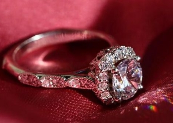 high end advertising campaign makes diamonds become jewelry that women dream of 125574