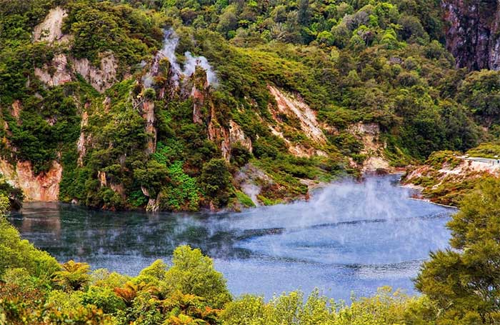 The water here is dangerously hot with an average temperature of 45-55 degrees Celsius.