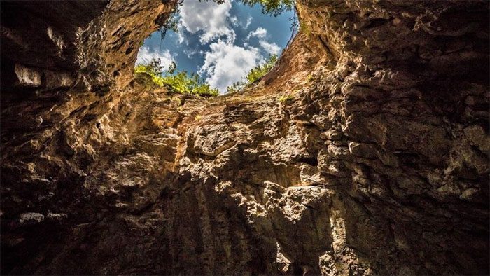 This sinkhole is the largest in the world with a volume of up to 130 million m3.