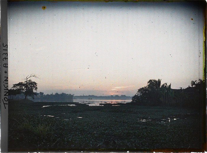 Sunset at West Lake, Hanoi in 1915. The lakeside was still very pristine at this time.