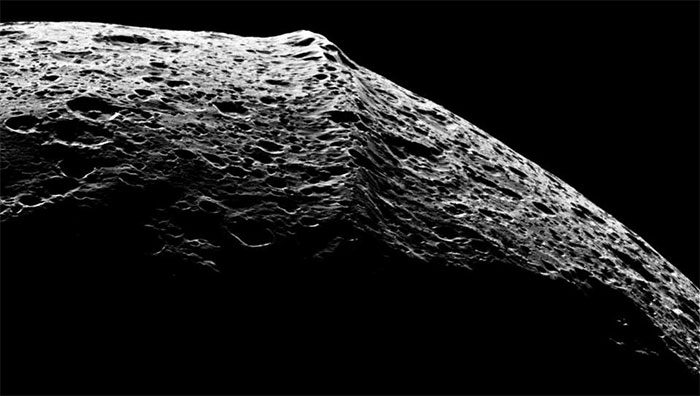 Iapetus has the tallest mountain range in the Solar System