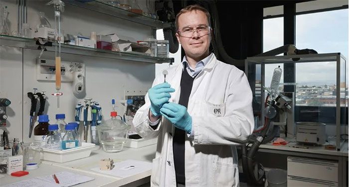 Professor Kevin Sivula