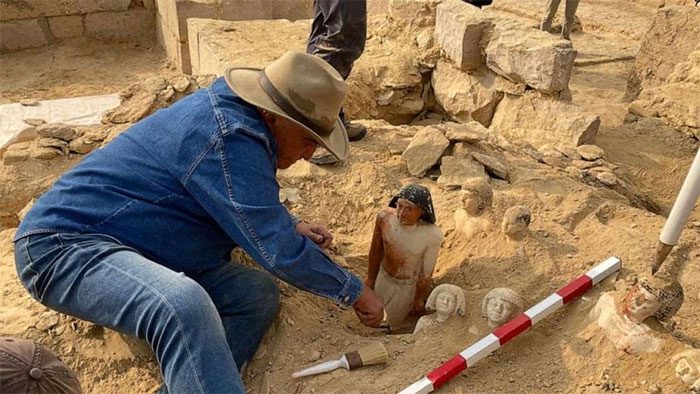 Ancient tombs discovered in the Saqqara necropolis