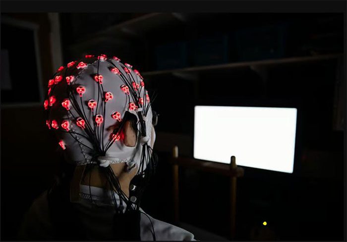 To accelerate human brain function, simply project "cue" light into their brain for 1.5 seconds